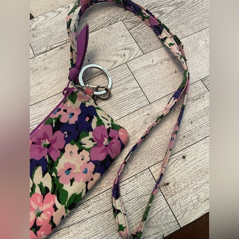 NWOT Vera Bradley Zip ID & Lanyard
in Cotton In Flower Garden Purple - Picture 4 of 7
